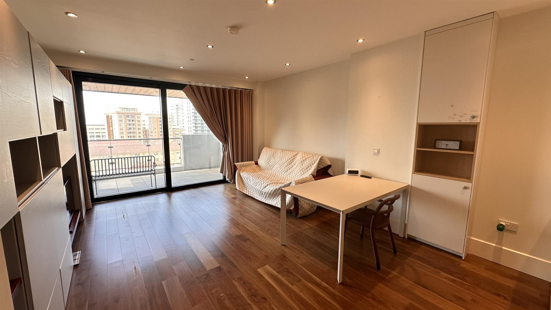 Image of Apartment - 1 Bedrooms - 1 Bathrooms for Rental in Midtown-Gibraltar, Image 4